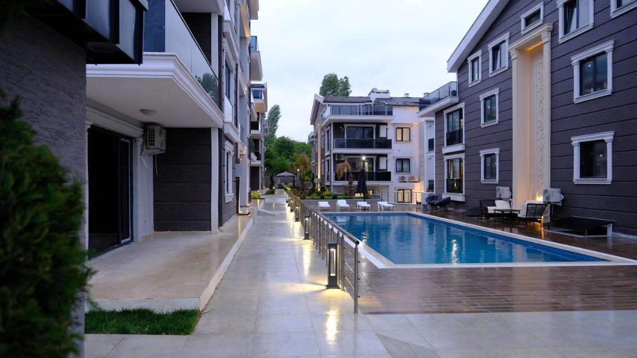 Flower City Suits Aparthotel Γιάλοβα Εξωτερικό φωτογραφία