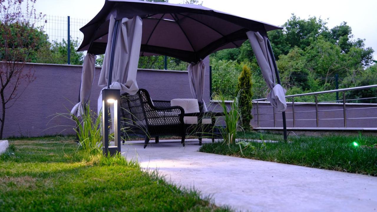 Flower City Suits Aparthotel Γιάλοβα Εξωτερικό φωτογραφία
