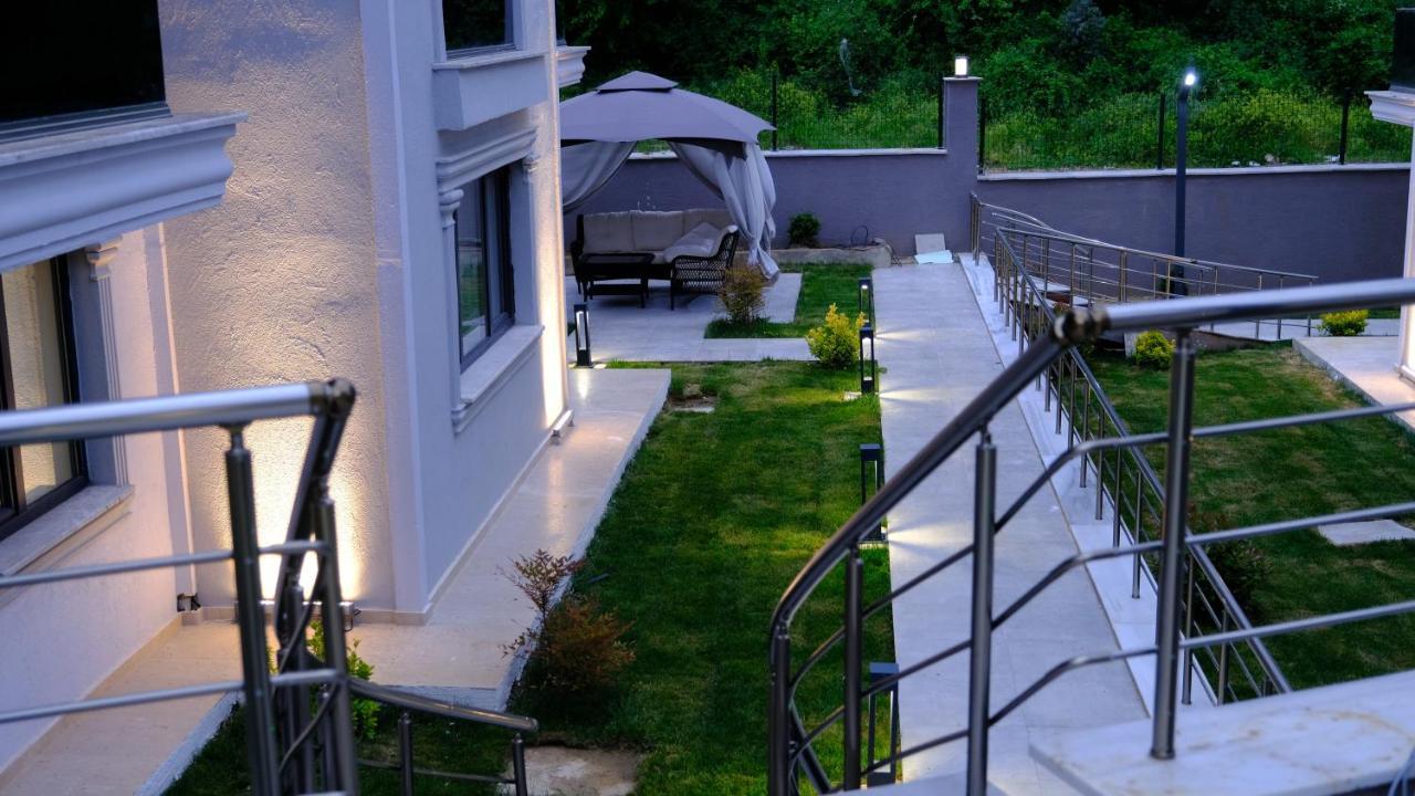 Flower City Suits Aparthotel Γιάλοβα Εξωτερικό φωτογραφία