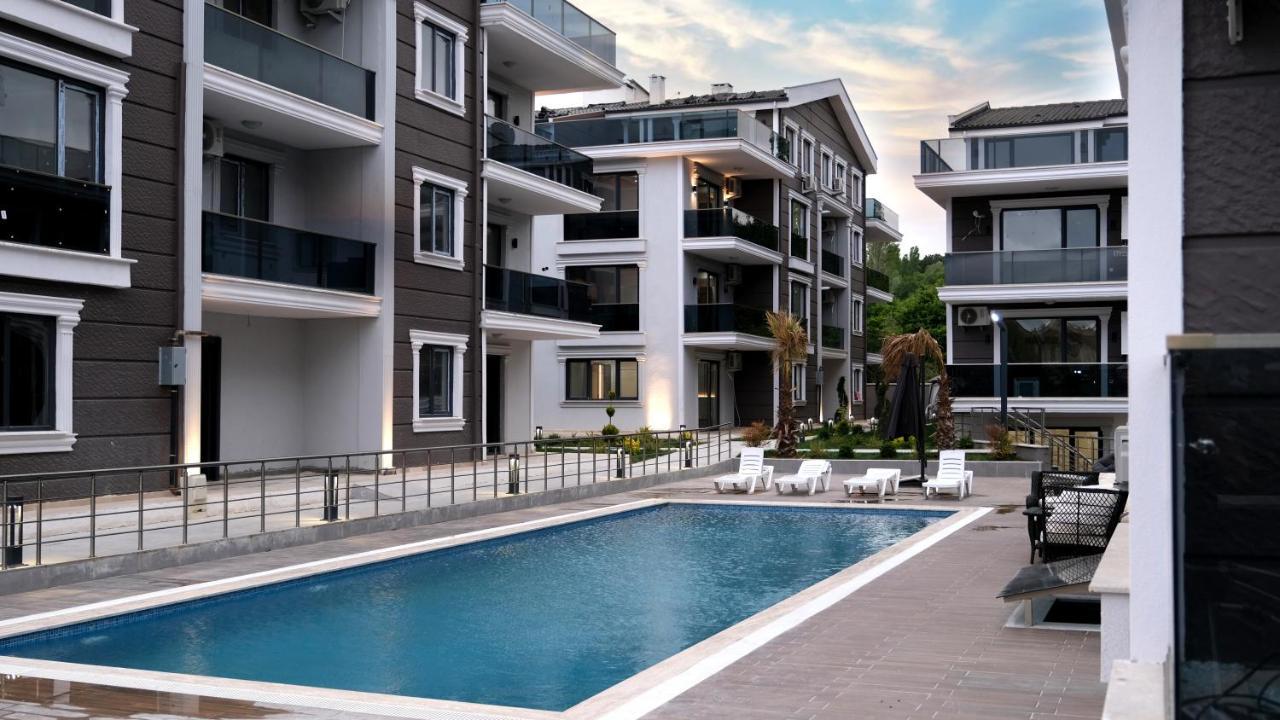 Flower City Suits Aparthotel Γιάλοβα Εξωτερικό φωτογραφία